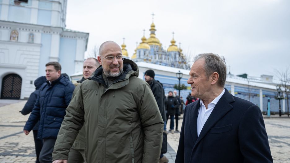 Donald Tusk, Denys Szmyhal
Kij�w, Ukraina, 22.01.2024. Premier Polski Donald Tusk i Premier Ukrainy Denys Szmyhal z�o�yli kwiaty pod murem pami�ci poleg�ych w wojnie rosyjsko-ukrai�skiej w Kijowie, 22 bm. Trwa wizyta premiera na Ukrainie. (ad) PAP/Viacheslav Ratynskyi
Viacheslav Ratynskyi
premier, Ukraina, wizyta, zagraniczna