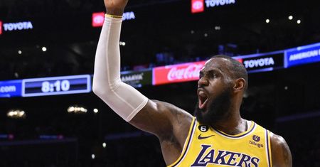 LeBron James ma powód do dumy. Syn został absolwentem