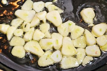 Babciny sposób na cholesterol i wysoki cukier. W tej postaci jest najzdrowszy