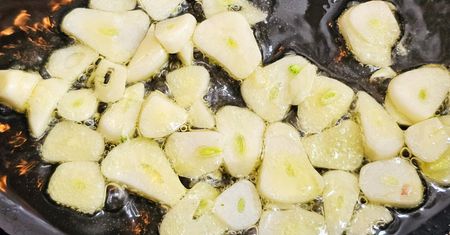 Babciny sposób na cholesterol i wysoki cukier. W tej postaci jest najzdrowszy