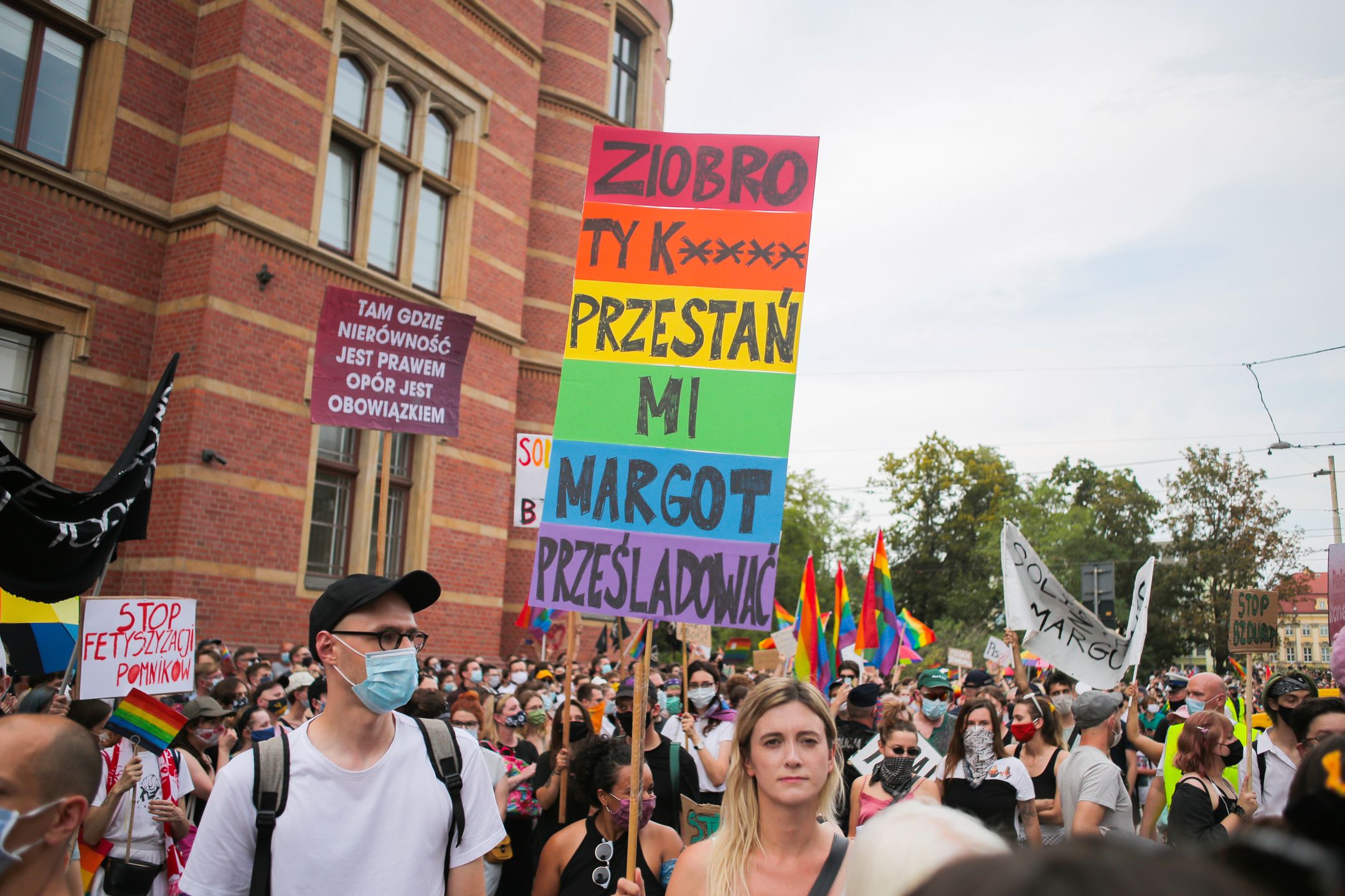 Hasło Zbigniewa Stonogi hitem demonstracji LGBT. Kontrowersyjna internetowa osobowość przez przypadek kształtuje polityczną dyskusję [Felieton] 2