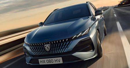 Odświeżony Peugeot 308 wjeżdża do salonów. Kusi liczbą napędów do wyboru