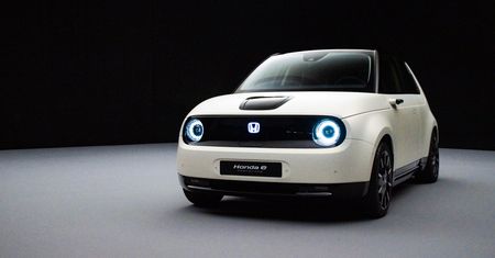 Nazwa i plany potwierdzone. Honda e wjedzie do polskich salonów w 2020 roku