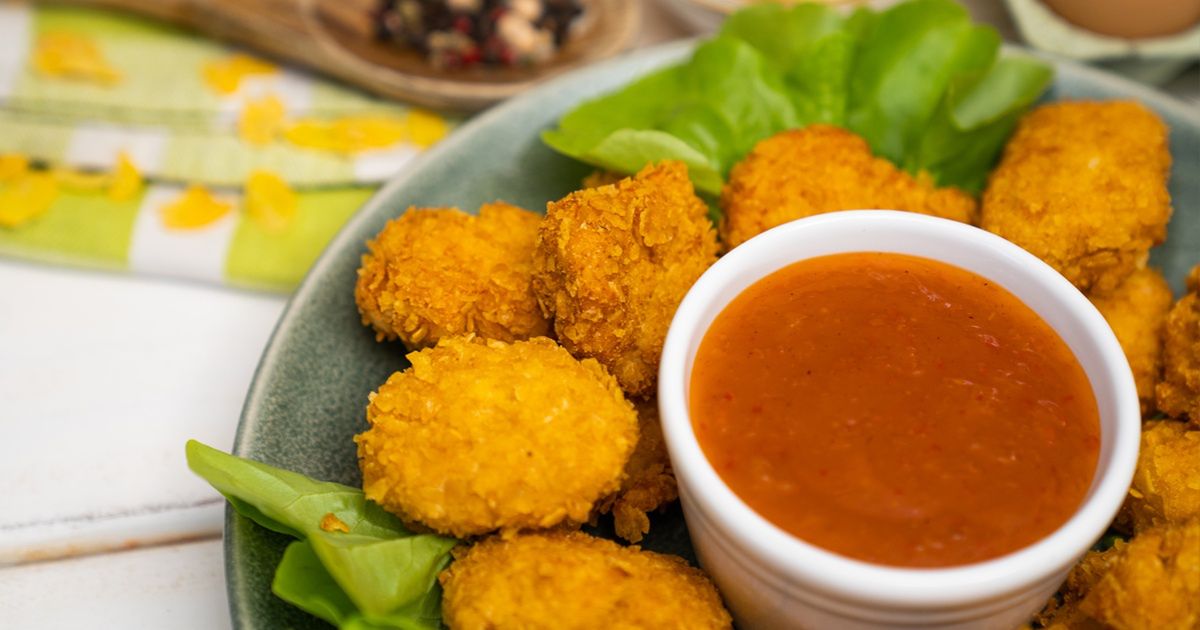 Do panierowania kurczaka nie używam już bułki tartej. Chrupiącą otoczkę robię z  czegoś innego