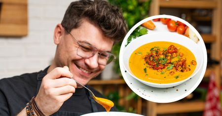 Ta zupa jest tak pożywna, że drugie danie nie będzie potrzebne. Pieczone dodatki robią robotę