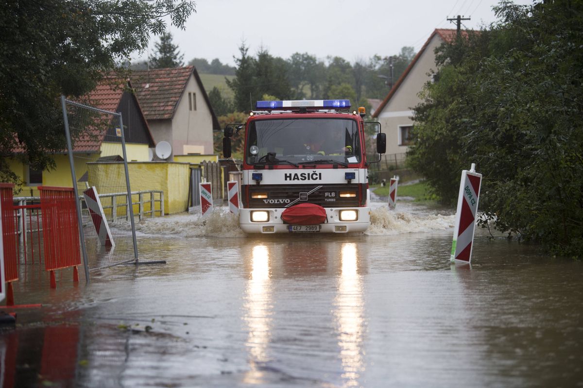 Pogoda. Zabici i zniszczenia po burzach w Czechach 