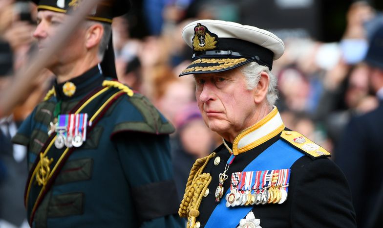 Media: Karol III planuje zwolnienia grupowe w monarchii. Obejmą też rodzinę królewską