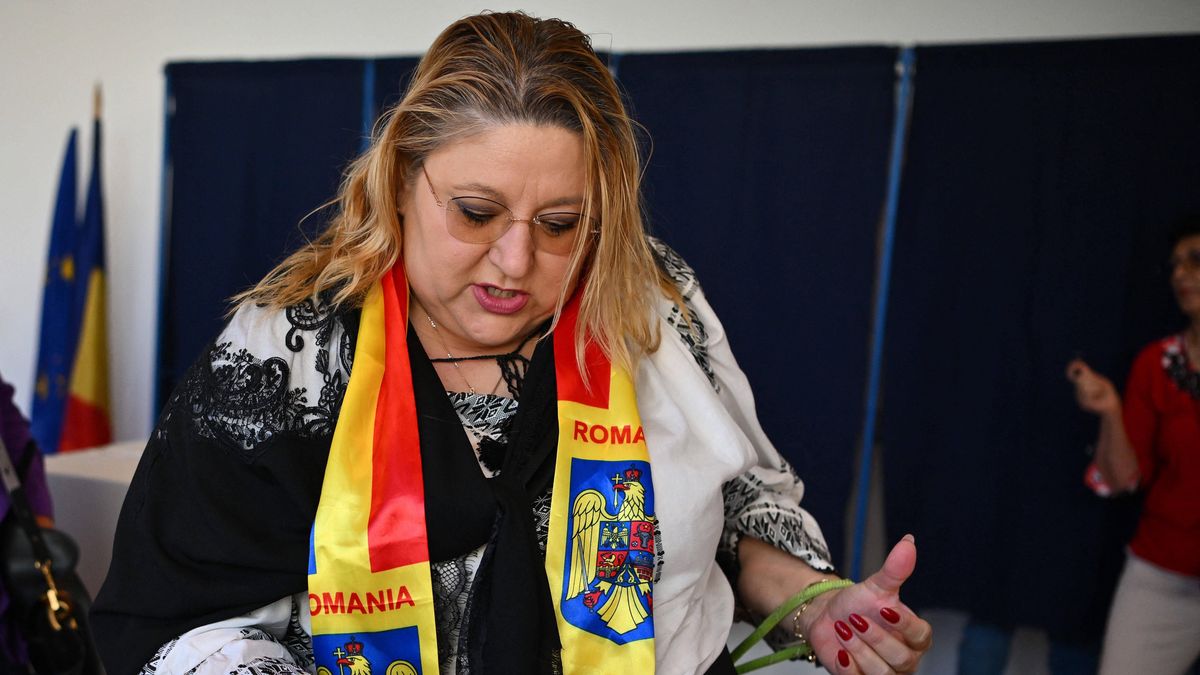 Diana Sosoaca, europosłanka rumuńska z partii SOS podczas wiecu 