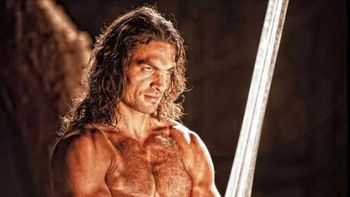 Już dziś Polacy szybko nie zasną. Naga męska klata na ekranie zauroczy widzów