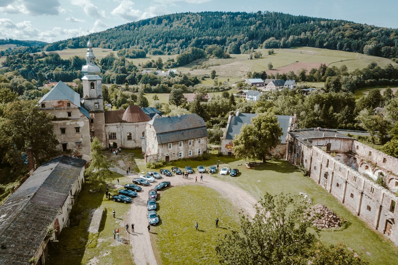 Zamek Sarny stanowi punkt postoju na kolejnych polskich rajdach i wyprawach