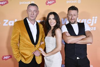 Przez chorobę rezygnuje z kabaretu Nowaki. Mylą go z aktorem "Barw szczęścia"