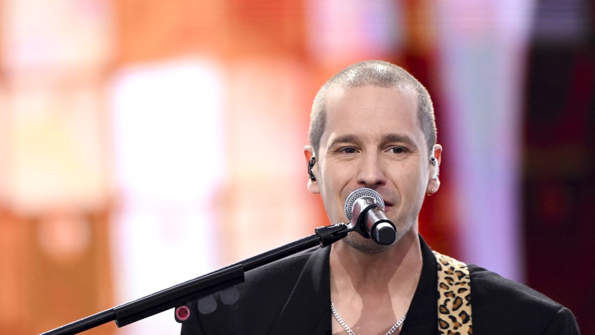 Krzysztof Zalewski jest piosenkarzem.