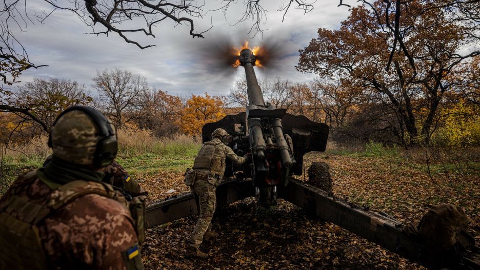 Ukraina - arch
Ukrainian artillerymen fire a 152 mm towed gun-howitzer (D-20) at a position on the front line near the town of Bakhmut, in eastern Ukraine's Donetsk region, on October 31, 2022, amid Russian invasion of Ukraine. (Photo by Dimitar DILKOFF / AFP)
DIMITAR DILKOFF