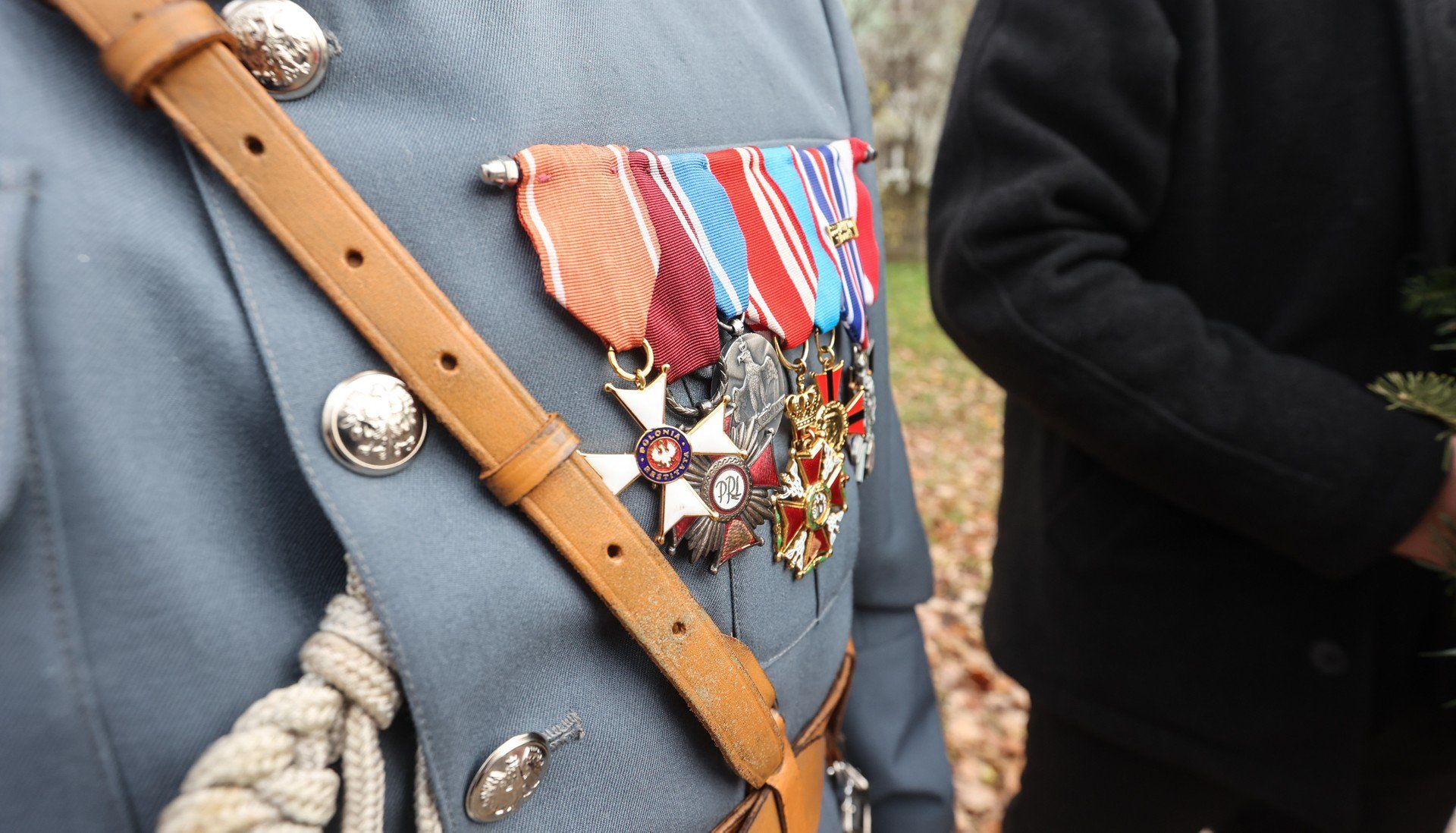 Skromna, ale bardzo ważna uroczystość przed Pomnikiem Poległych Dziesięciu Rąk