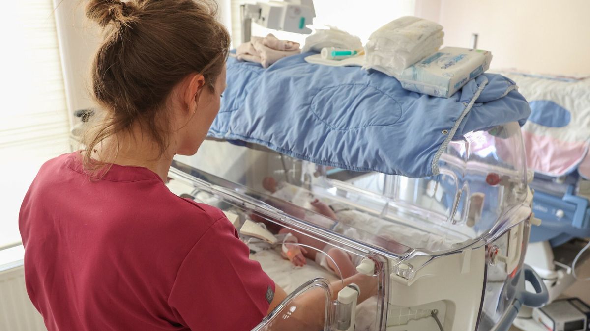 Porodówki znikają po cichu. Powodem koszty i niż demograficzny