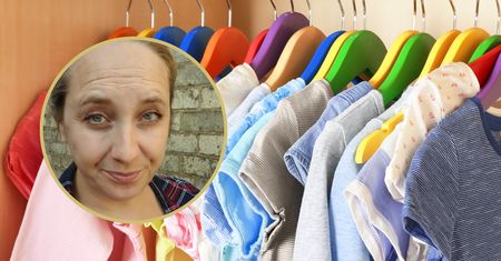 Znalazła "ukrytą wiadomość" na dziewczęcych ubrankach. Wywołała dyskusję w sieci