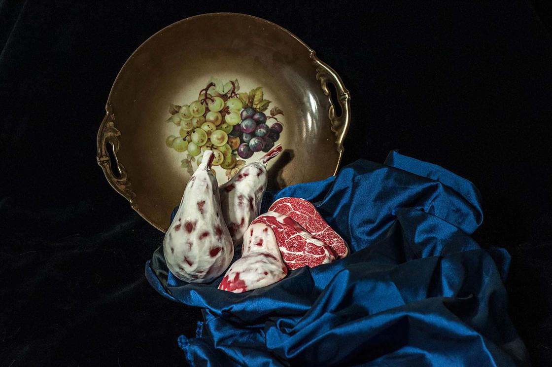 Roni Landa sfotografowała interesującą martwą naturę, zrobioną z... mięsa?! 7