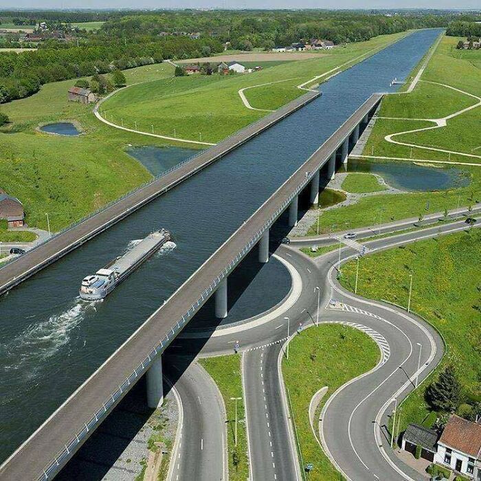 Most na kanale Sart w Belgii.