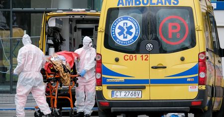 Koronawirus w Polsce. Wzrost liczby zakażeń. Setki ludzi w szpitalach