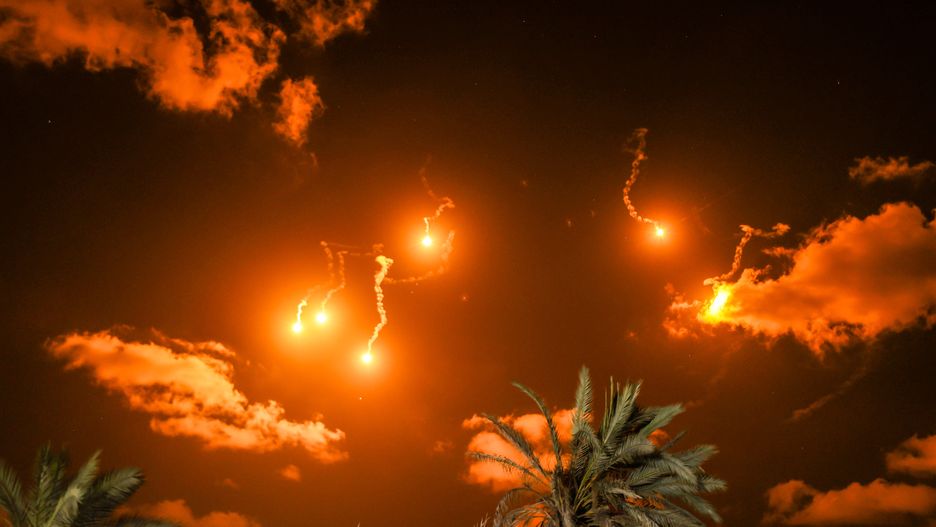 GAZA STRIP, GAZA - OCTOBER 01: A view of lighting flares fired by Israeli army at the Netzarim Corridor area in the central part of the Gaza Strip, Gaza on October 01, 2024. (Photo by Ali Jadallah/Anadolu via Getty Images)