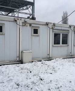 Polonia Warszawa. "Baraki i niedziałające prysznice". Tak wygląda modernizacja obiektu