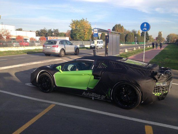 Lamborghini Aventador Roadster sfotografowane tuż przed premierą