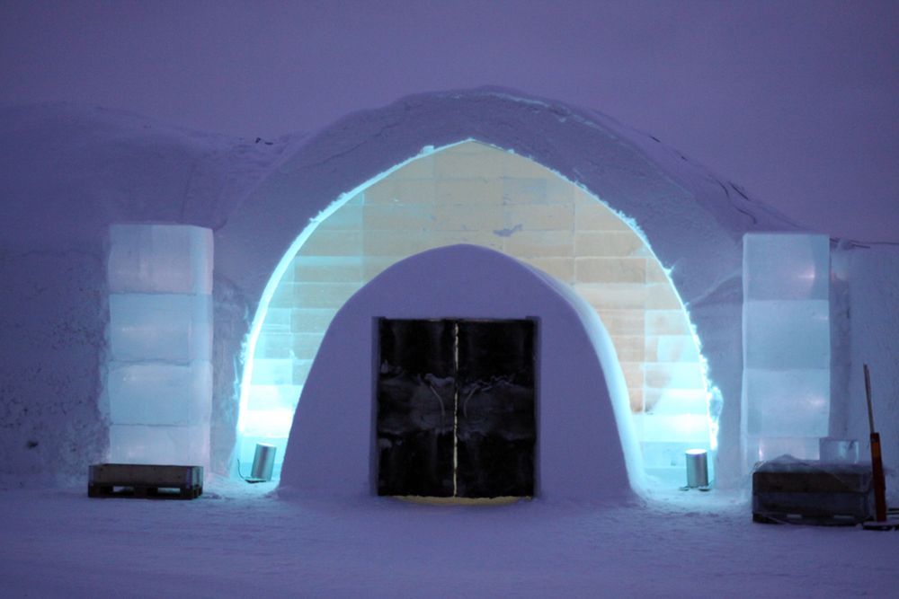 TRON w lodowym hotelu... ziiiimno... 2