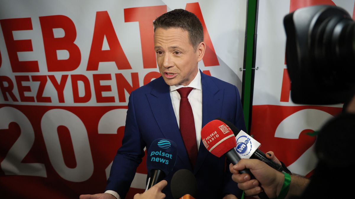 Warszawa, 23.05.2025. Wybory Prezydenta RP 2025 - kampania przed II turą. kandydat KO w wyborach prezydenta RP, prezydent Warszawy Rafał Trzaskowski po debacie przed II turą wyborow prezydenta RP, transmitowanej przez trzy ogólnopolskie stacje ? TVP, TVN i Polsat, w Warszawie, 23 bm. (ad) PAP/Paweł Supernak