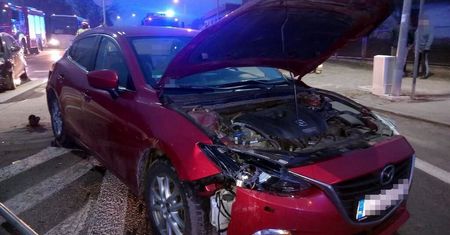 Zderzenie Opla i Mazdy na DK-17. Dwójka dzieci trafiła do szpitala – kierowcy byli trzeźwi