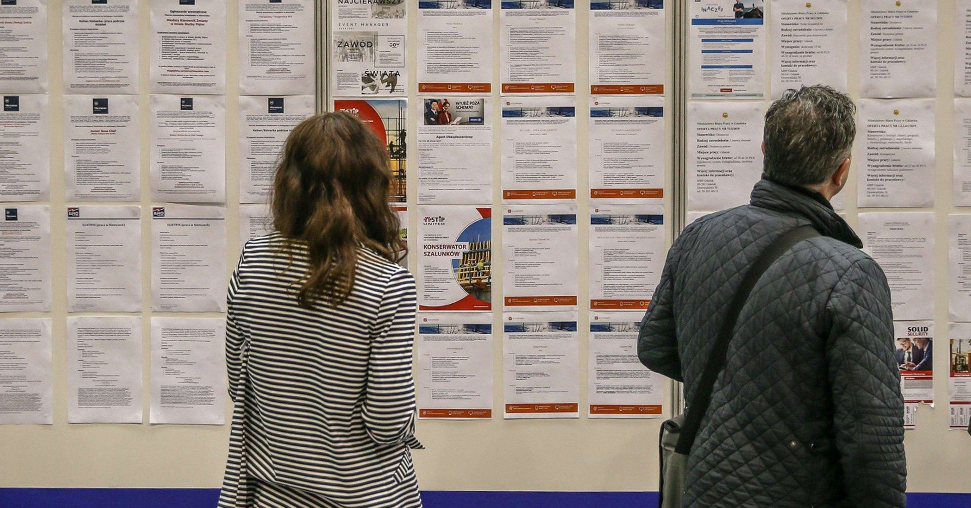 Automatyzacja nie rozwiązuje problemów kadrowych w handlu. Znane sieci sklepów cały czas stawiają na rekrutacje nowych pracowników.  Jedna z firm własnie ruszyła z nową akcją, fot. ilustracyjne, K. Misztal/Polska Press