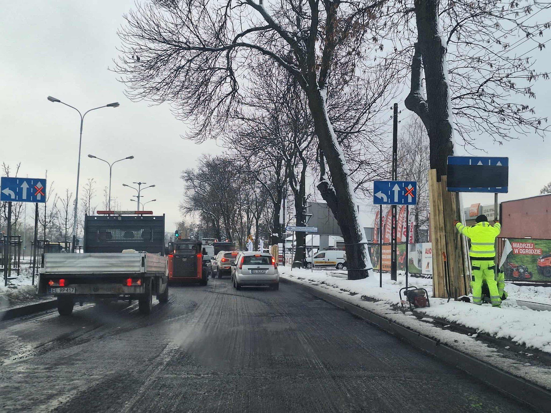 Prace na Brzezińskiej spowodowały spore utrudnienia w ruchu, którymi kierowcy byli w czwartek zaskoczeni