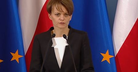Zdjęcie obiegło Polskę. Jadwiga Emilewicz przeprasza