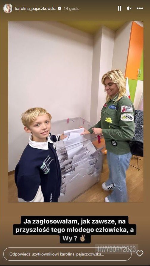 Karolina Pajączkowska oddała g�łos w wyborach w towarzystwie syna