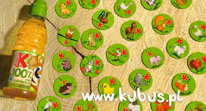 Naklejki pod etykietami w promocji napojów Kubuś (wideo)