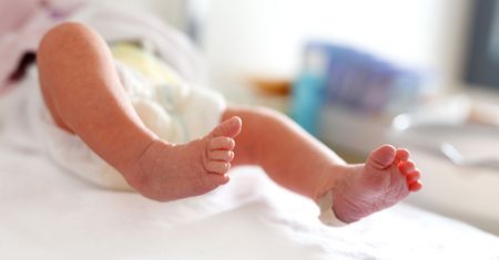 Rosja: Matka głodziła córkę. Oczekuje na wyrok w areszcie domowym