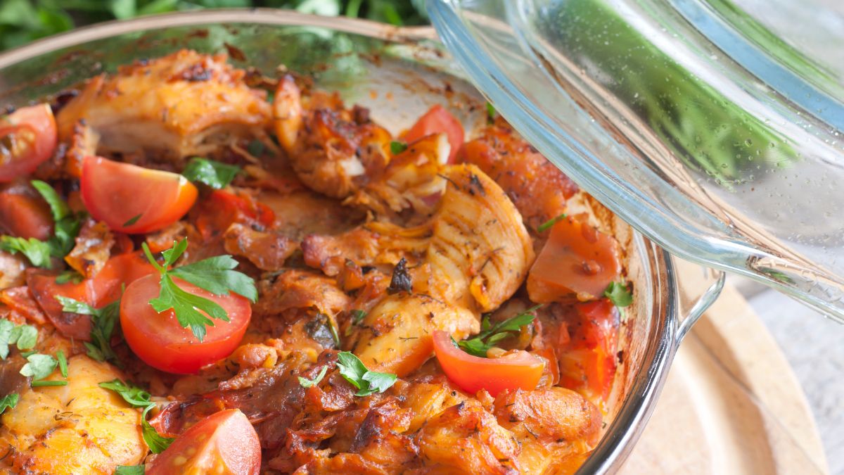 Zapiekanka z kurczaka i pomidorów - pomysł na szybki obiad