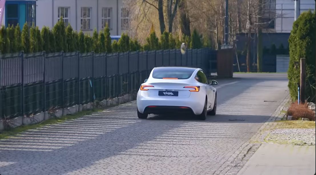 Friz dostał na urodziny Teslę