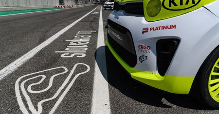 Puchar Kia Platinum Cup jedzie na Słowację. Waleczne Picanto wśród potężnych ciężarówek i bolidów F1