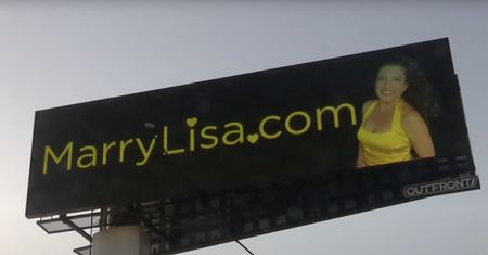Billboardy zamiast Tindera. Tak postanowiła szukać męża