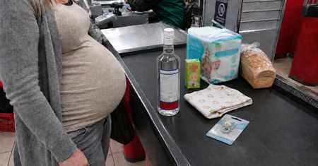 "Piłam w ciąży. Moje dziecko za to płaci". Wyznania matek, które wychowują dzieci z płodowym zespołem alkoholowym