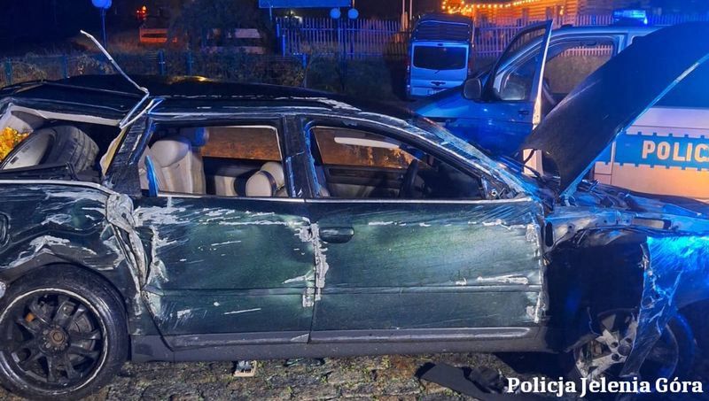 Jelenia Góra:  Rozbił audi, uciekał przed policją. Nie miał prawka