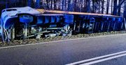 Słupsk: Ciężarówka w rowie na DK-21. Na miejscu pracują służby