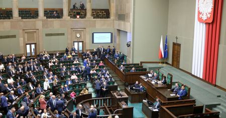 Jest sondaż. Nowa koalicja zamyka podium