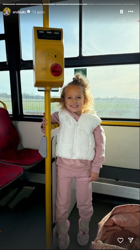 Córka Andziaks w autobusie