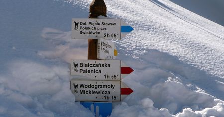 Pijany 59-latek w Tatrach. Ze szlaku podczas wichury sprowadzał go TOPR