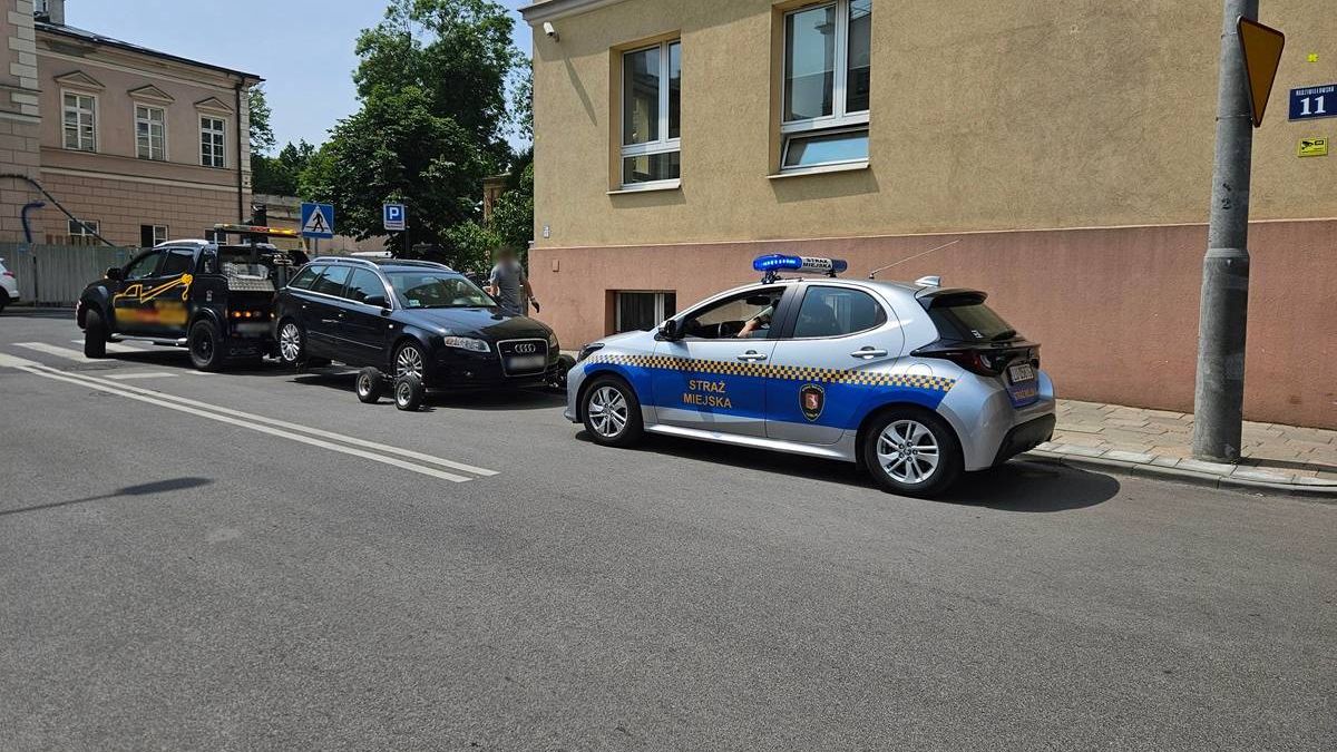 Pomoc drogowa odholowująca samochód z ul. Niecałej w Lublinie