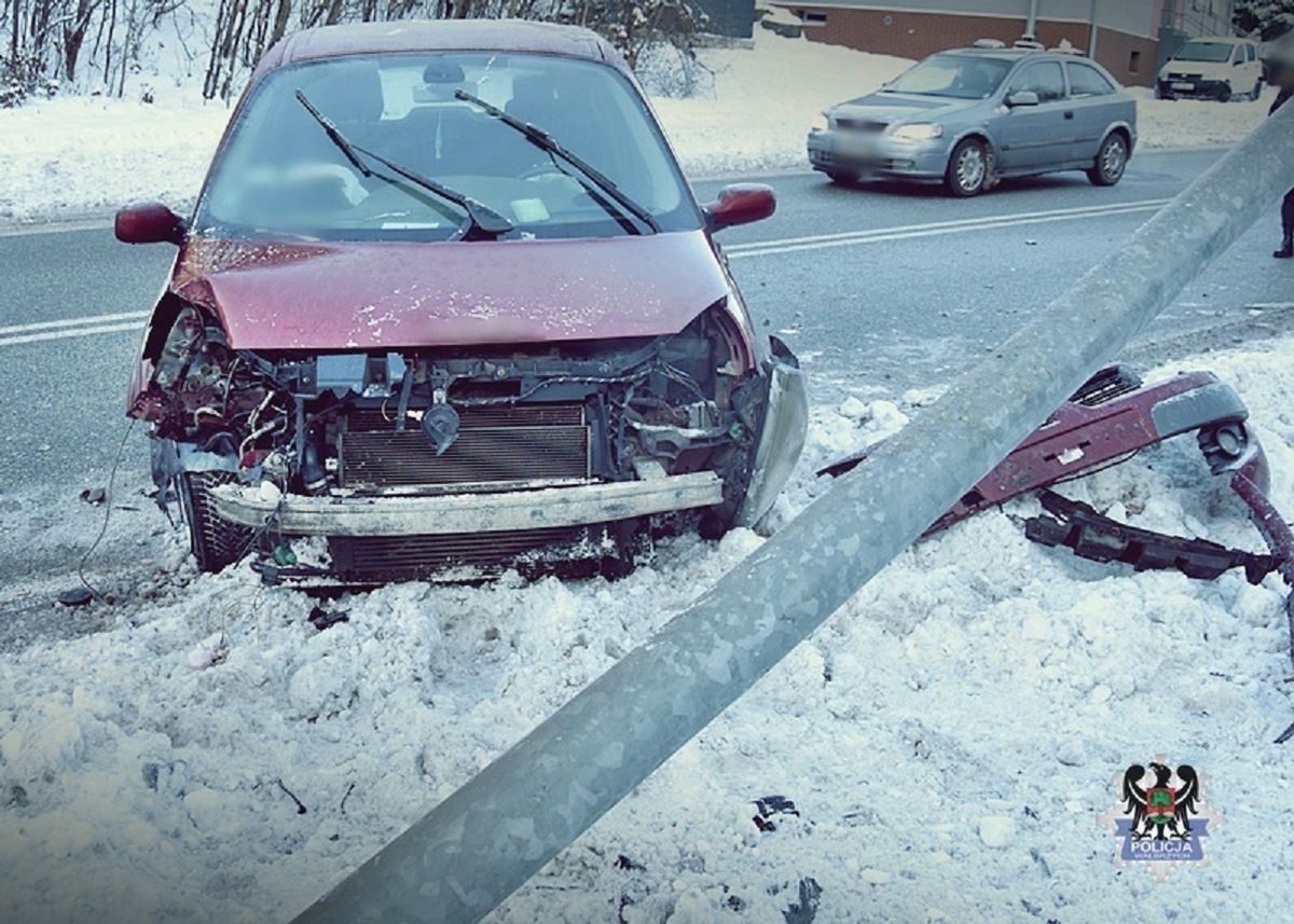 Rozbił renault i oddalił się z miejsca zdarzenia