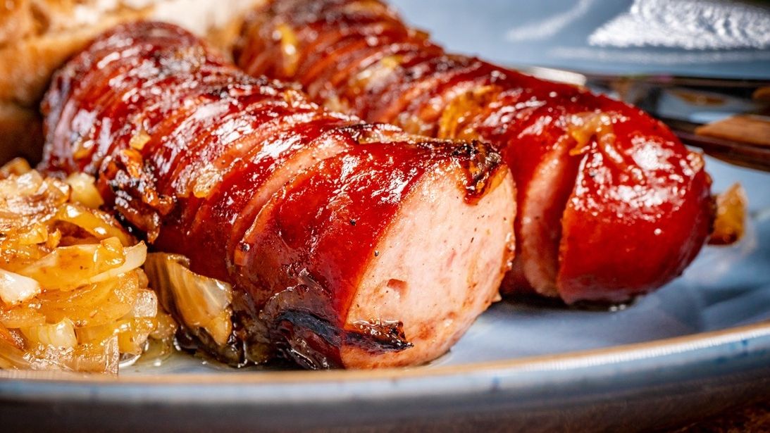 Kiełbasa smażona z cebulą