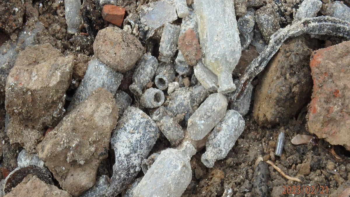 Szczepionki zakopane pod ziemią. Sprawą zajmie się prokuratura