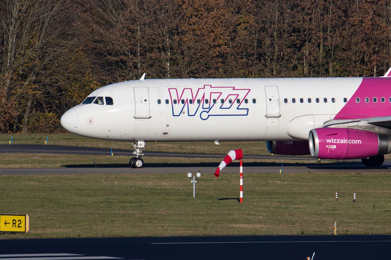 Wizz Air zawiesił loty na Ukrainę. (Photo by Nicolas Economou/NurPhoto via Getty Images)